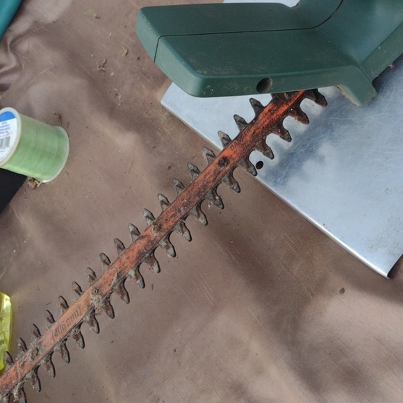 Green and Orange Hedge Trimmer - Picture 3 of 4